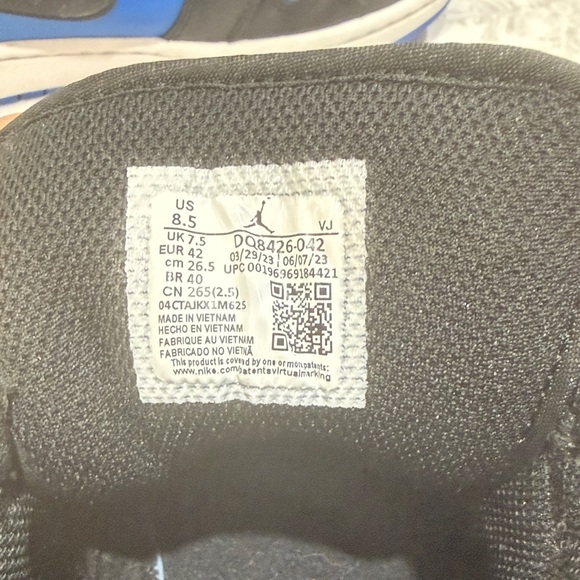 Air Jordan 1 Mid Men’s Black and Blue Sneakers - Picture 2 of 12